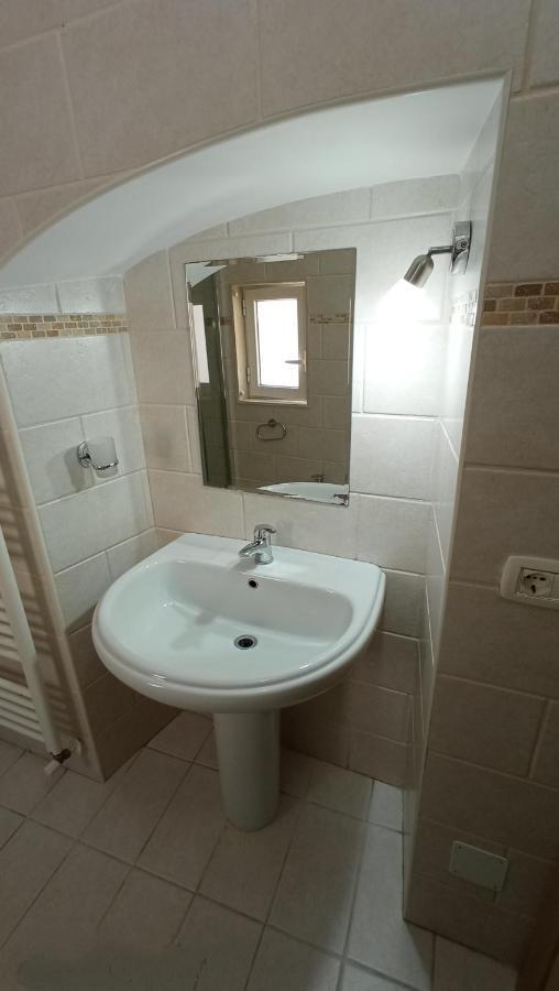 Palazzo Saraceno Apartment-Taras Таранто Екстер'єр фото